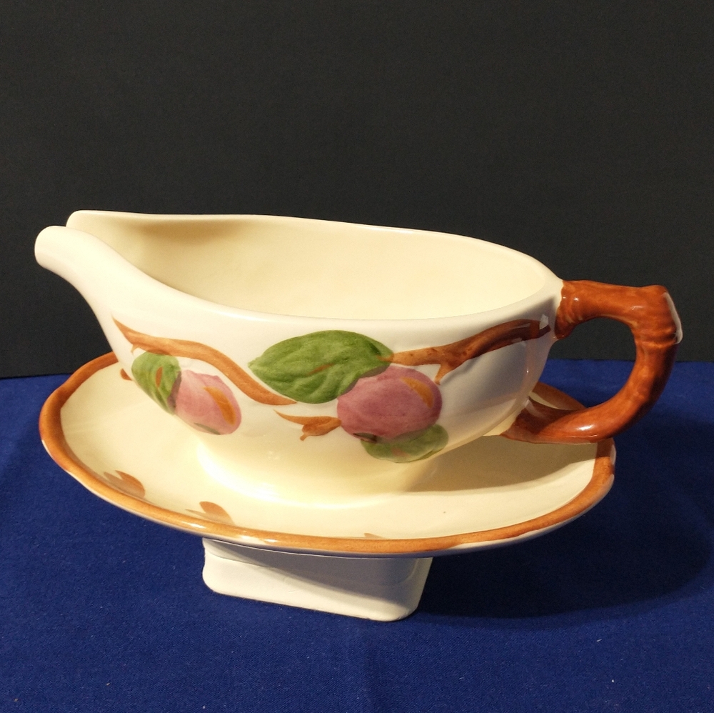 Vintage Franciscan Red 🍎 Gravy Boat